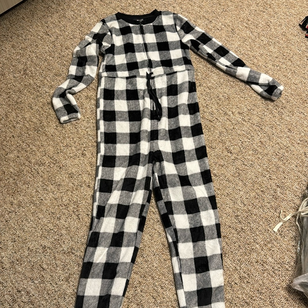 So Buffalo check fleece pajama jumpsuit in black and white - Picture 2 of 4